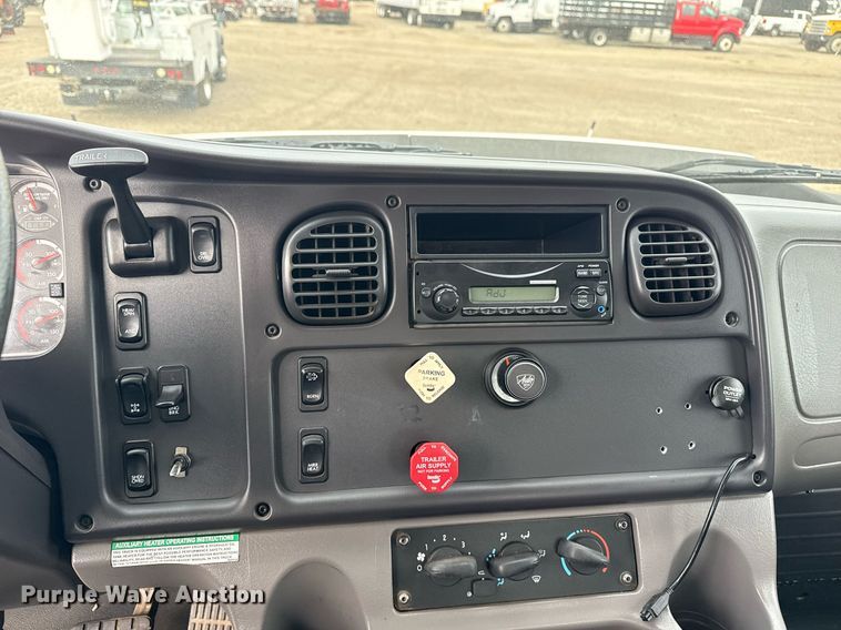 image for item EG5711 2013 Freightliner 114SD crane truck