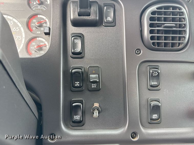 image for item EG5711 2013 Freightliner 114SD crane truck