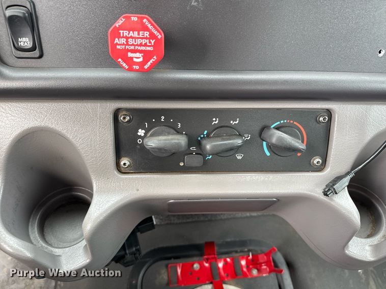 image for item EG5711 2013 Freightliner 114SD crane truck