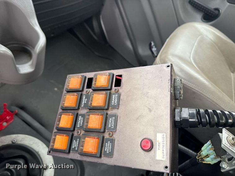 image for item EG5711 2013 Freightliner 114SD crane truck