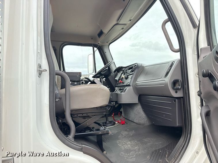 image for item EG5711 2013 Freightliner 114SD crane truck