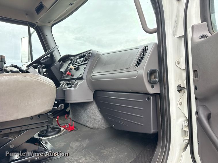 image for item EG5711 2013 Freightliner 114SD crane truck