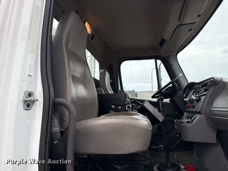 image for item EG5711 2013 Freightliner 114SD crane truck