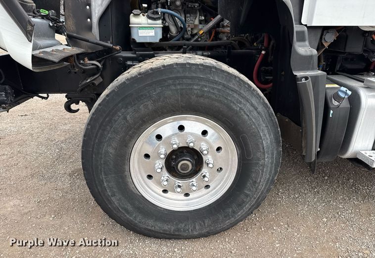 image for item EG5711 2013 Freightliner 114SD crane truck