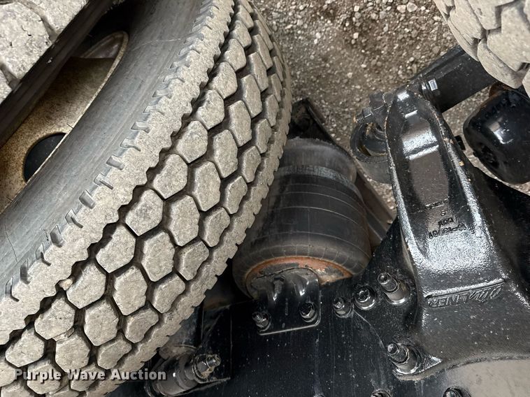 image for item EG5711 2013 Freightliner 114SD crane truck