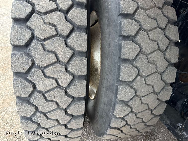 image for item EG5711 2013 Freightliner 114SD crane truck