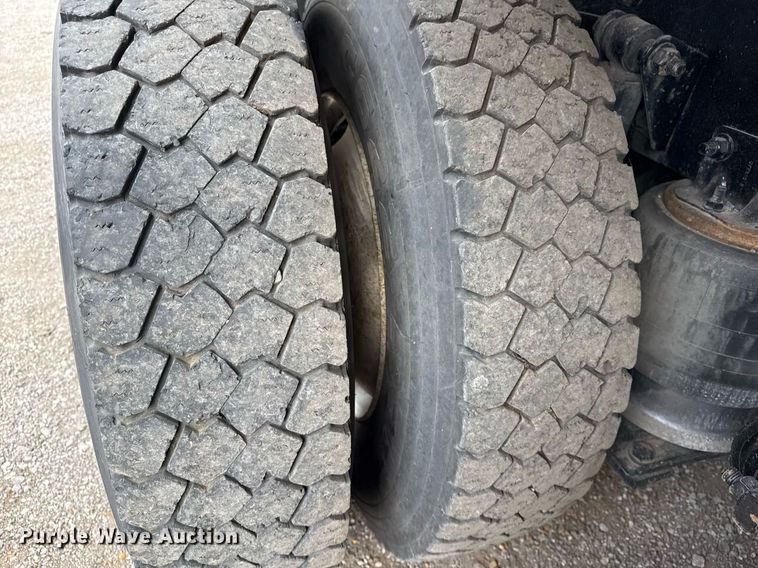 image for item EG5711 2013 Freightliner 114SD crane truck