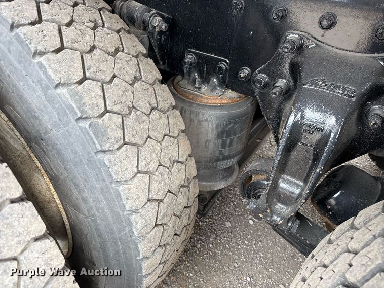 image for item EG5711 2013 Freightliner 114SD crane truck