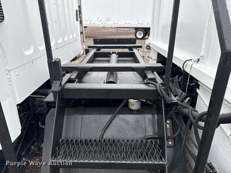 image for item EG5718 2007 Freightliner Business Class M2 utility / service truck