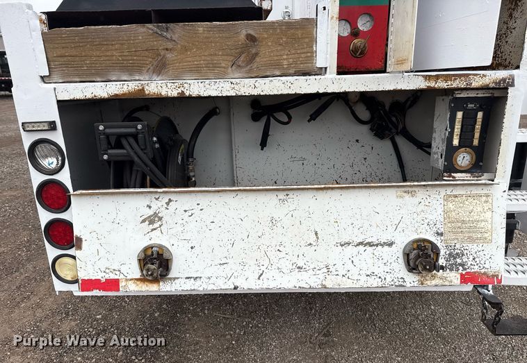 image for item EG5718 2007 Freightliner Business Class M2 utility / service truck