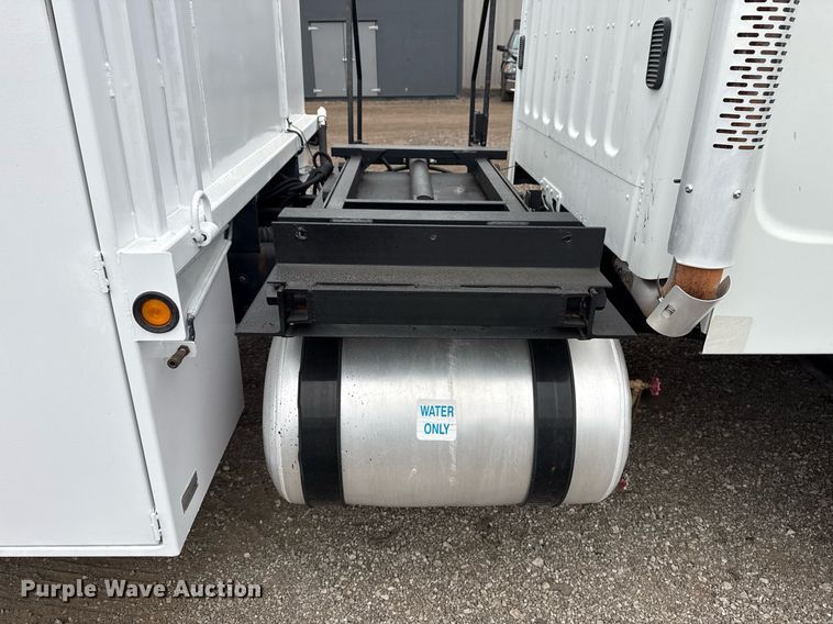 image for item EG5718 2007 Freightliner Business Class M2 utility / service truck