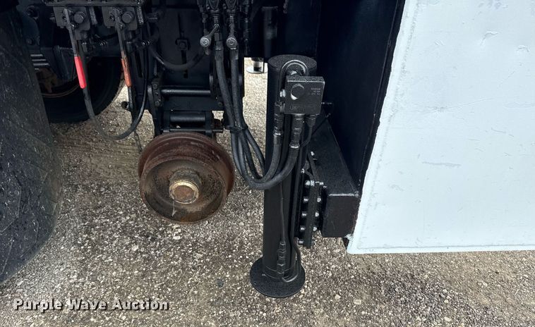 image for item EG5718 2007 Freightliner Business Class M2 utility / service truck