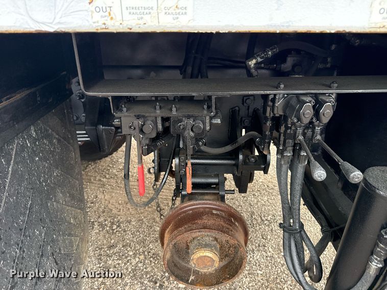 image for item EG5718 2007 Freightliner Business Class M2 utility / service truck