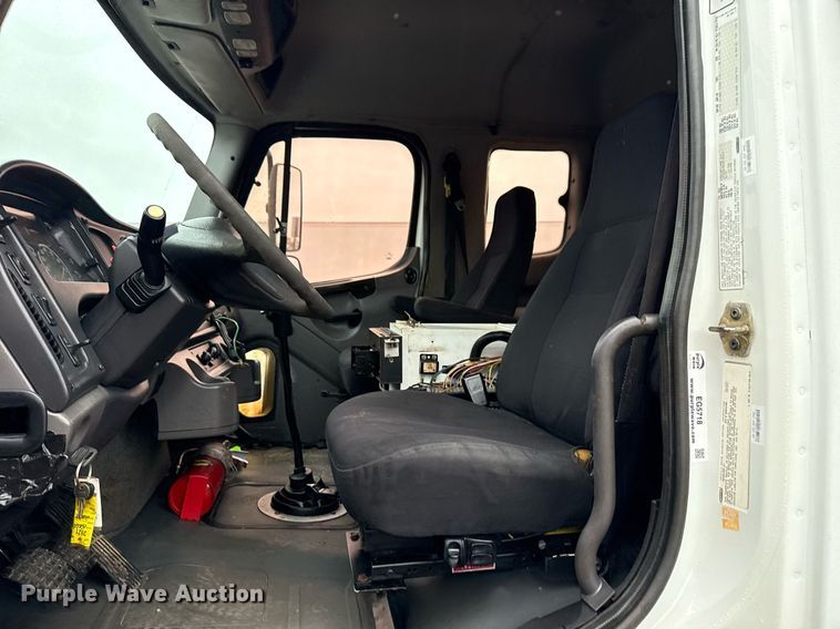 image for item EG5718 2007 Freightliner Business Class M2 utility / service truck