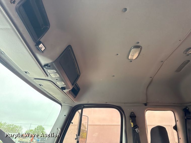 image for item EG5718 2007 Freightliner Business Class M2 utility / service truck