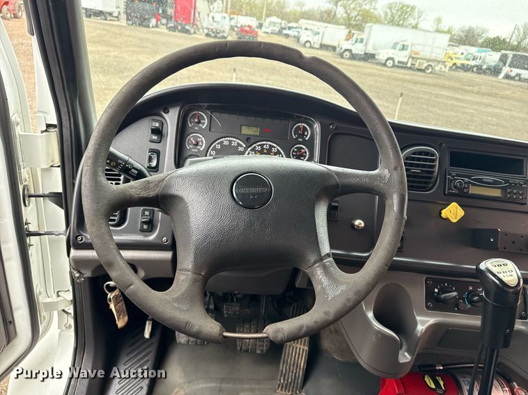 image for item EG5718 2007 Freightliner Business Class M2 utility / service truck