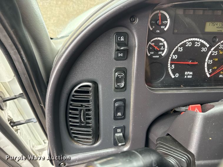 image for item EG5718 2007 Freightliner Business Class M2 utility / service truck