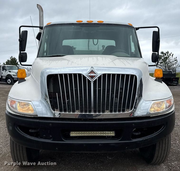 image for item EG5720 2010 International 4300 utility / service truck