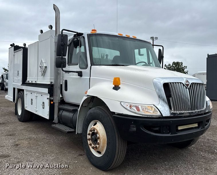 image for item EG5720 2010 International 4300 utility / service truck