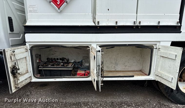 image for item EG5720 2010 International 4300 utility / service truck