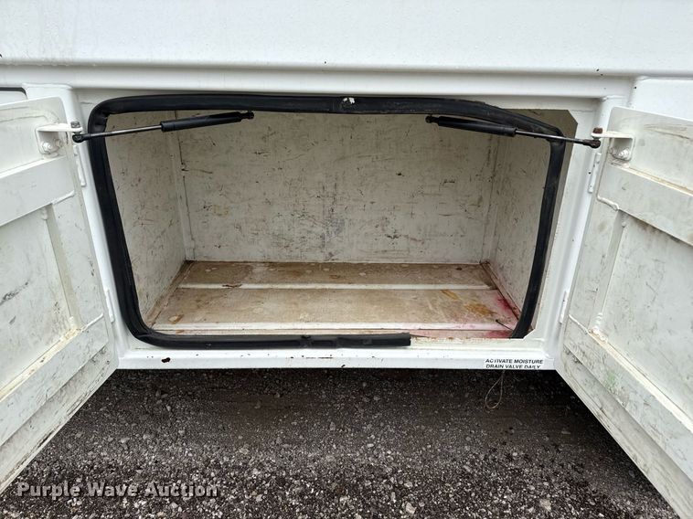 image for item EG5720 2010 International 4300 utility / service truck