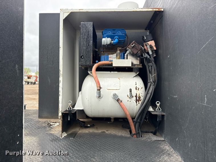 image for item EG5720 2010 International 4300 utility / service truck