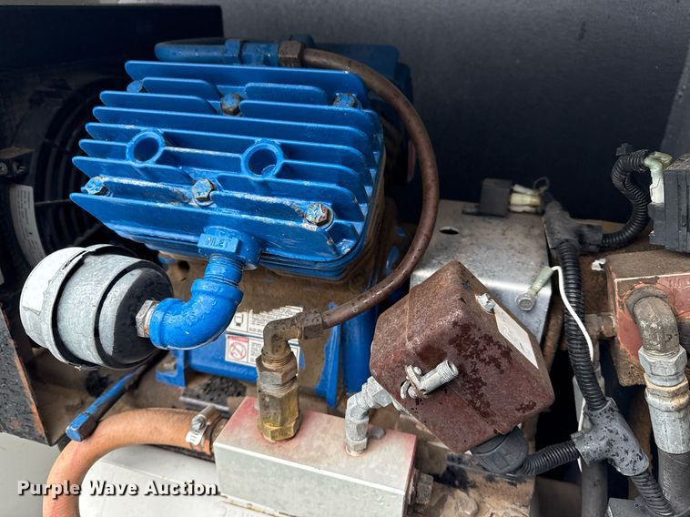 image for item EG5720 2010 International 4300 utility / service truck