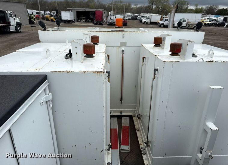 image for item EG5720 2010 International 4300 utility / service truck