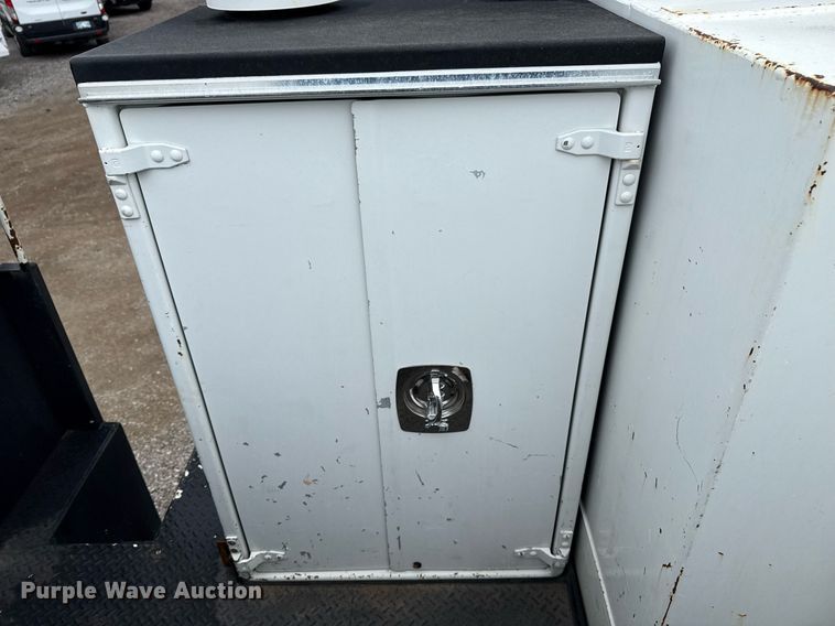 image for item EG5720 2010 International 4300 utility / service truck