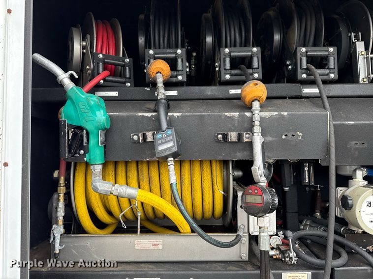 image for item EG5720 2010 International 4300 utility / service truck