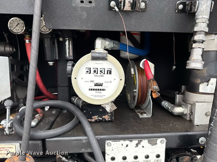 image for item EG5720 2010 International 4300 utility / service truck