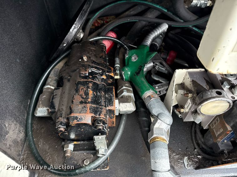 image for item EG5720 2010 International 4300 utility / service truck