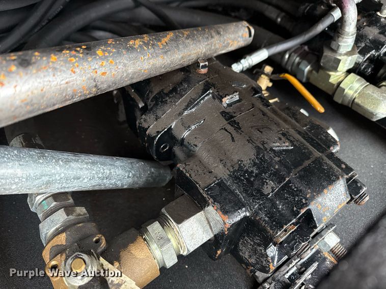 image for item EG5720 2010 International 4300 utility / service truck