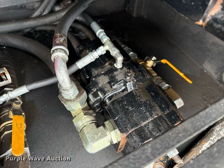 image for item EG5720 2010 International 4300 utility / service truck