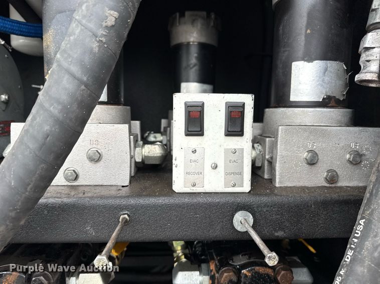 image for item EG5720 2010 International 4300 utility / service truck