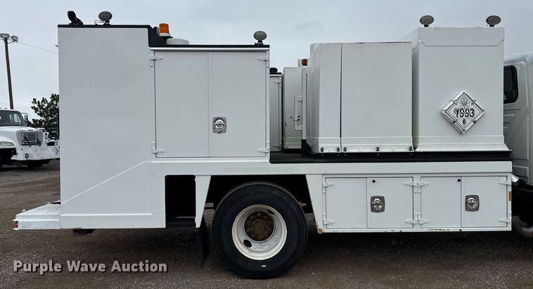 image for item EG5720 2010 International 4300 utility / service truck