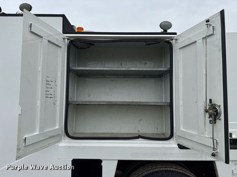 image for item EG5720 2010 International 4300 utility / service truck