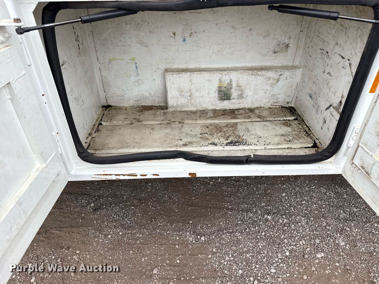 image for item EG5720 2010 International 4300 utility / service truck