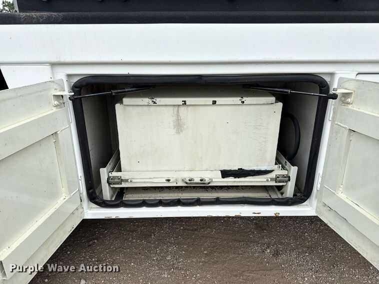 image for item EG5720 2010 International 4300 utility / service truck