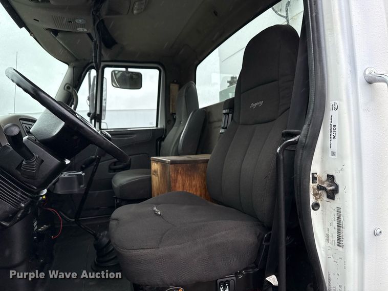 image for item EG5720 2010 International 4300 utility / service truck