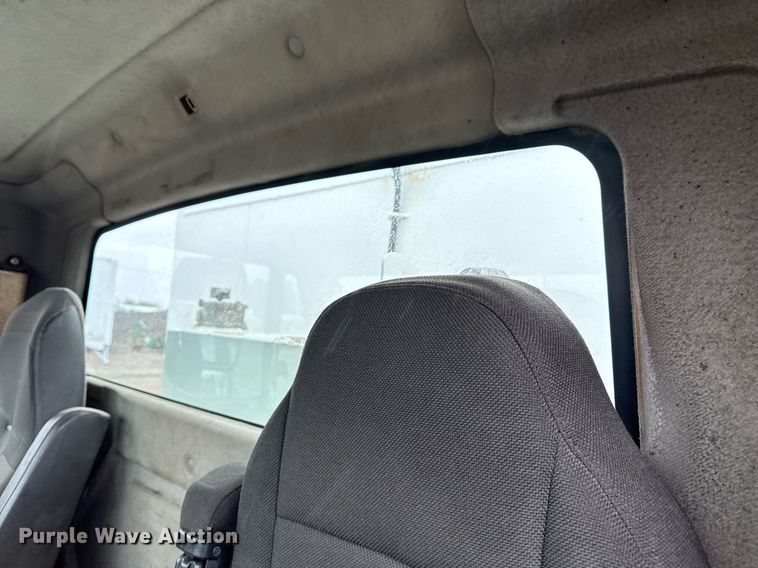 image for item EG5720 2010 International 4300 utility / service truck