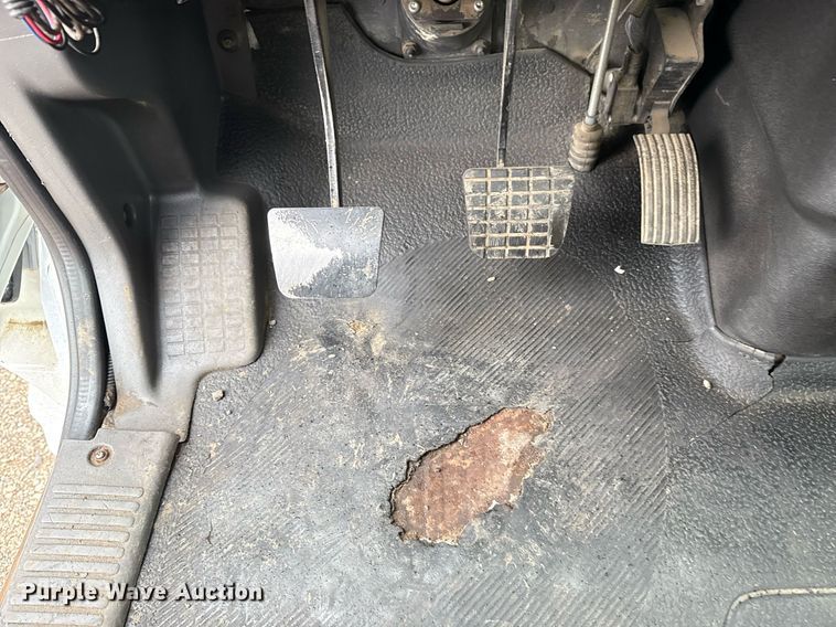 image for item EG5720 2010 International 4300 utility / service truck