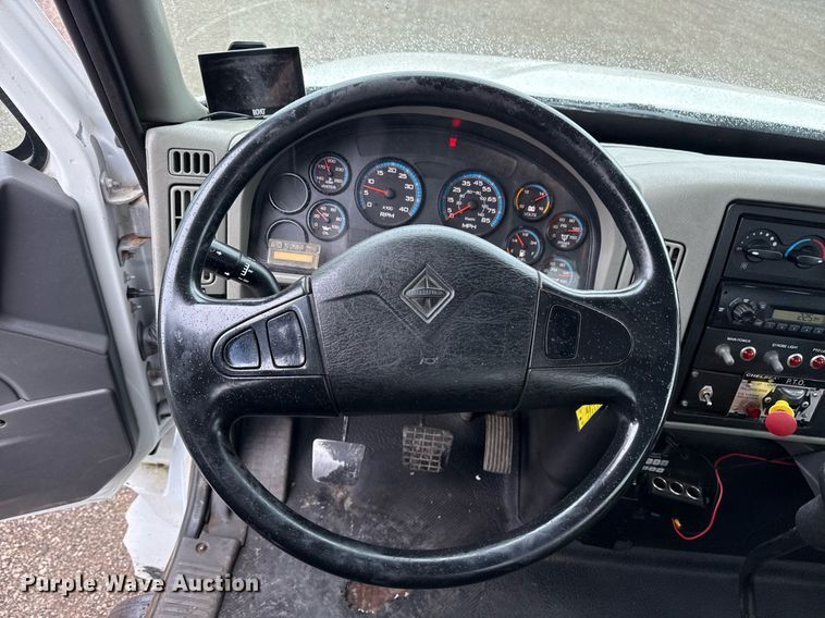 image for item EG5720 2010 International 4300 utility / service truck