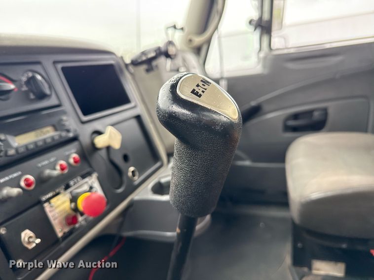 image for item EG5720 2010 International 4300 utility / service truck