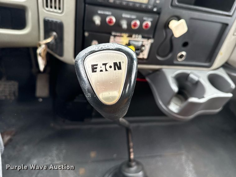 image for item EG5720 2010 International 4300 utility / service truck