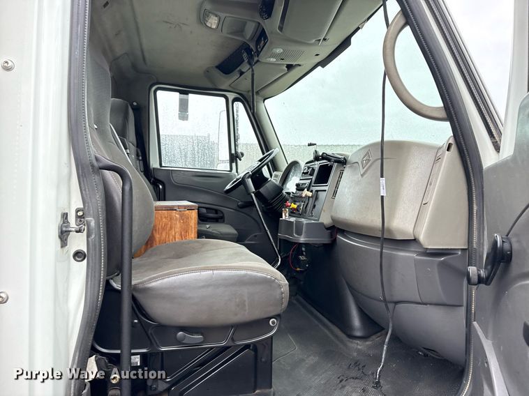 image for item EG5720 2010 International 4300 utility / service truck