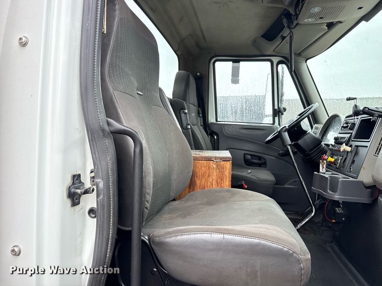 image for item EG5720 2010 International 4300 utility / service truck