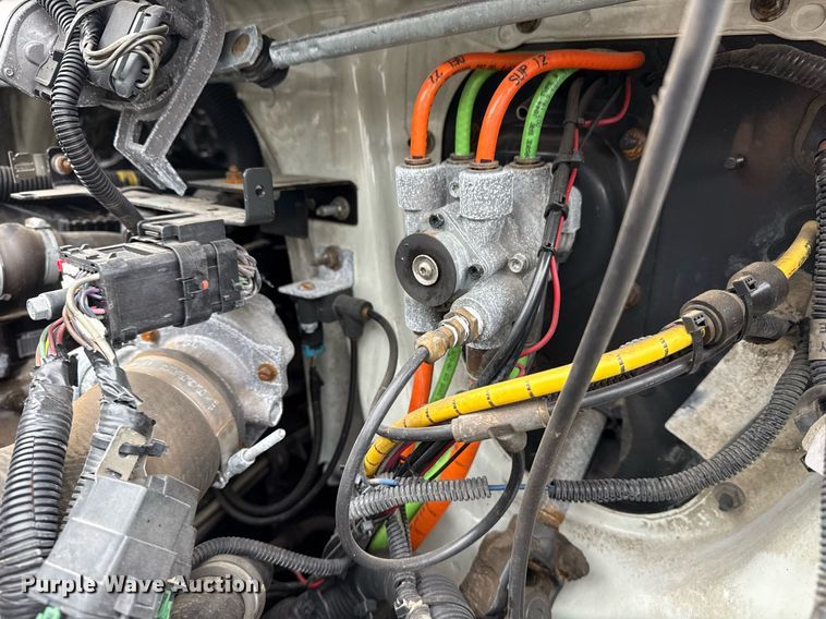 image for item EG5720 2010 International 4300 utility / service truck