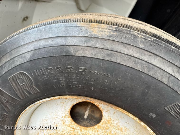 image for item EG5720 2010 International 4300 utility / service truck