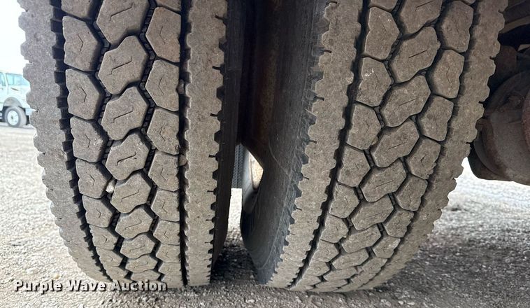 image for item EG5720 2010 International 4300 utility / service truck